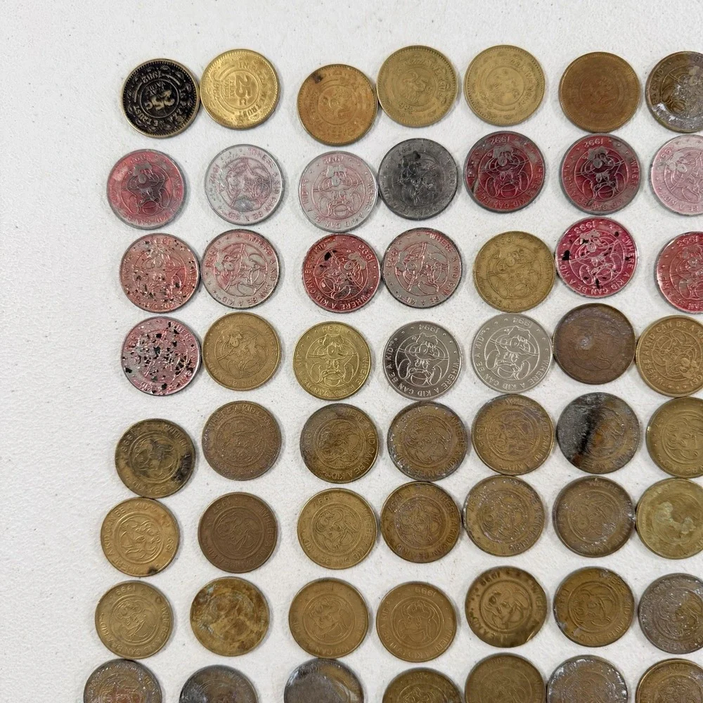 159 VINTAGE CHUCK E CHEESE TOKENS LOT 1980S-1990S‎ ARCADE TOKEN COLLECTION